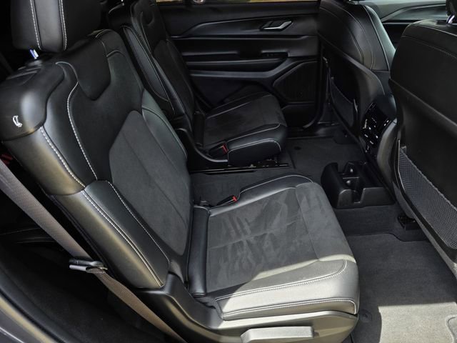 Used 2023 Jeep Grand Cherokee L Laredo image 32