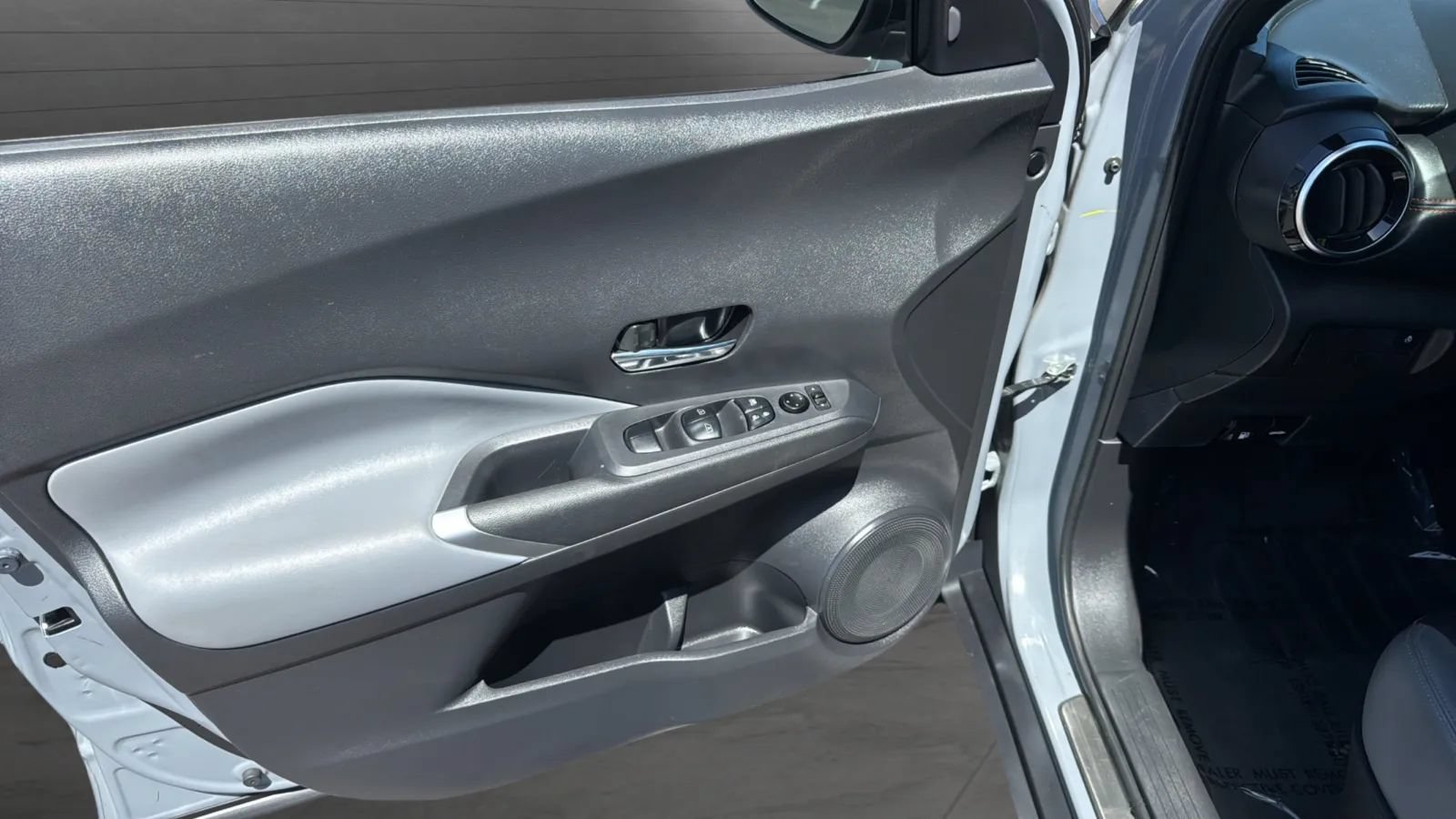 Used 2022 Nissan Kicks SR w/ Premium Package FWD image 11