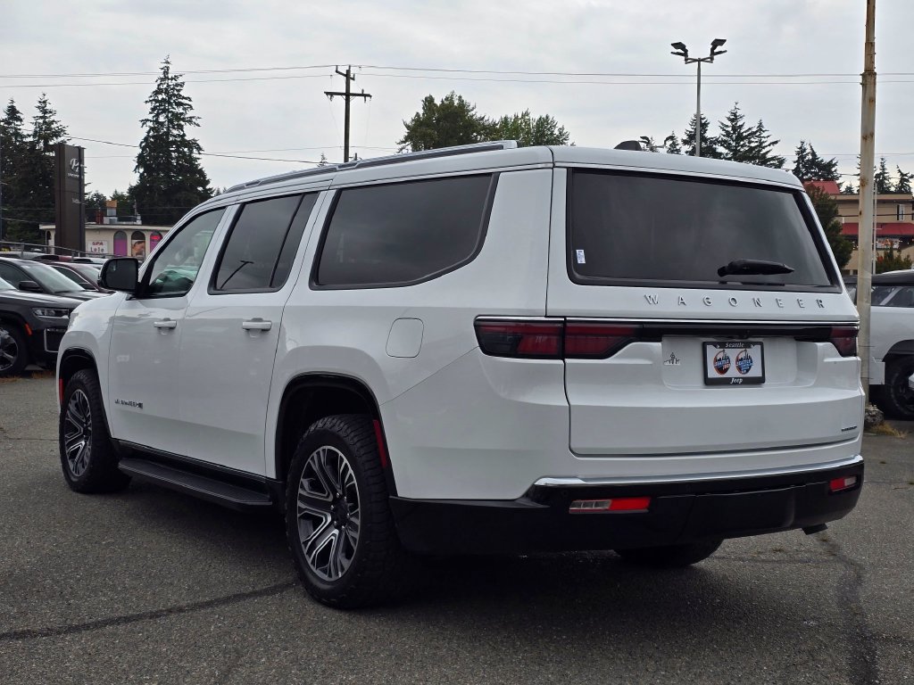 Used 2024 Jeep Wagoneer L Series II w/ Flexible Seating Group AWD/4WD image 6
