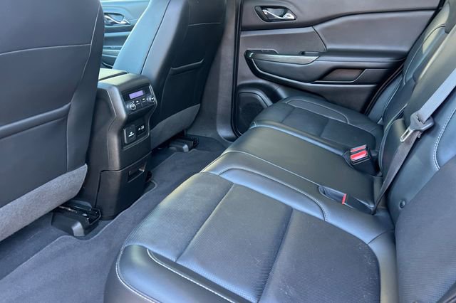 Used 2023 GMC Acadia SLT image 13