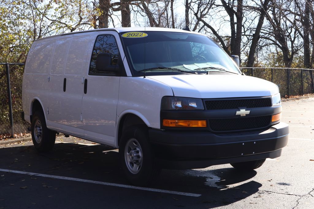 Used 2022 Chevrolet Express 3500 w/ Driver Convenience Package image 10