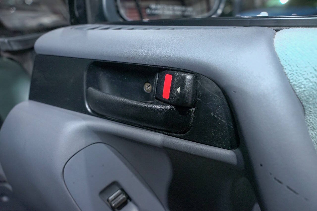 Used 1992 Toyota Previa LE RWD image 40