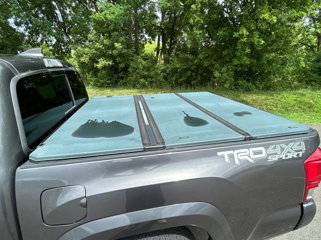 Used 2017 Toyota Tacoma TRD Sport w/ Tow Package (A/T) AWD/4WD image 16