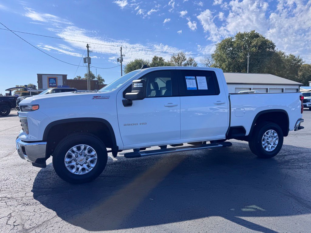 Used 2026 Chevrolet Silverado 2500 LT AWD/4WD image 2