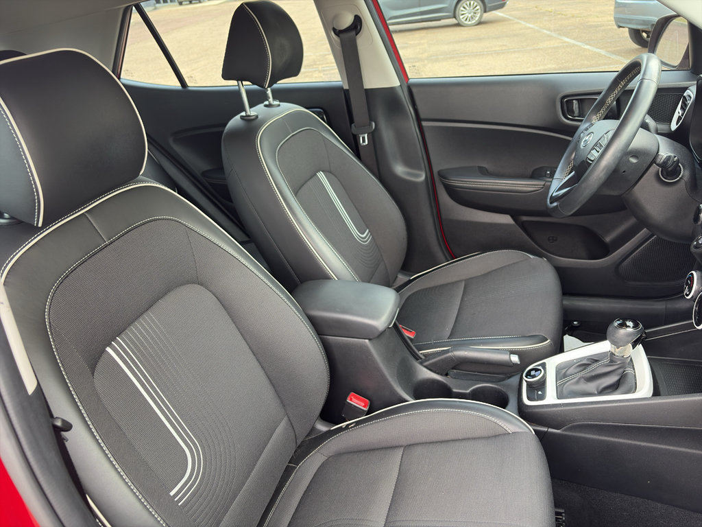 Used 2022 Hyundai Venue Limited FWD image 9