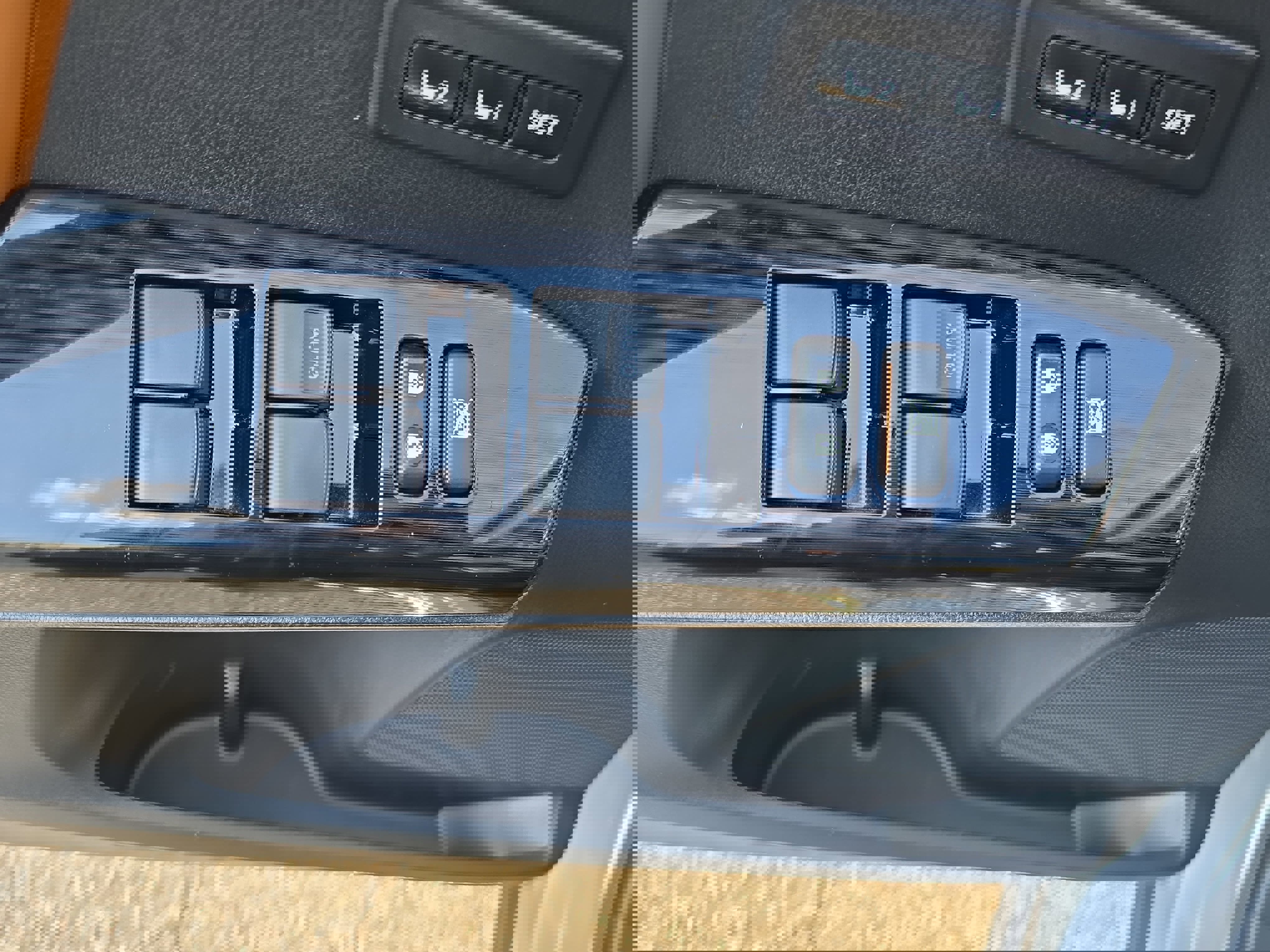 Used 2016 Toyota RAV4 Limited w/ Advanced Technology Package image 27