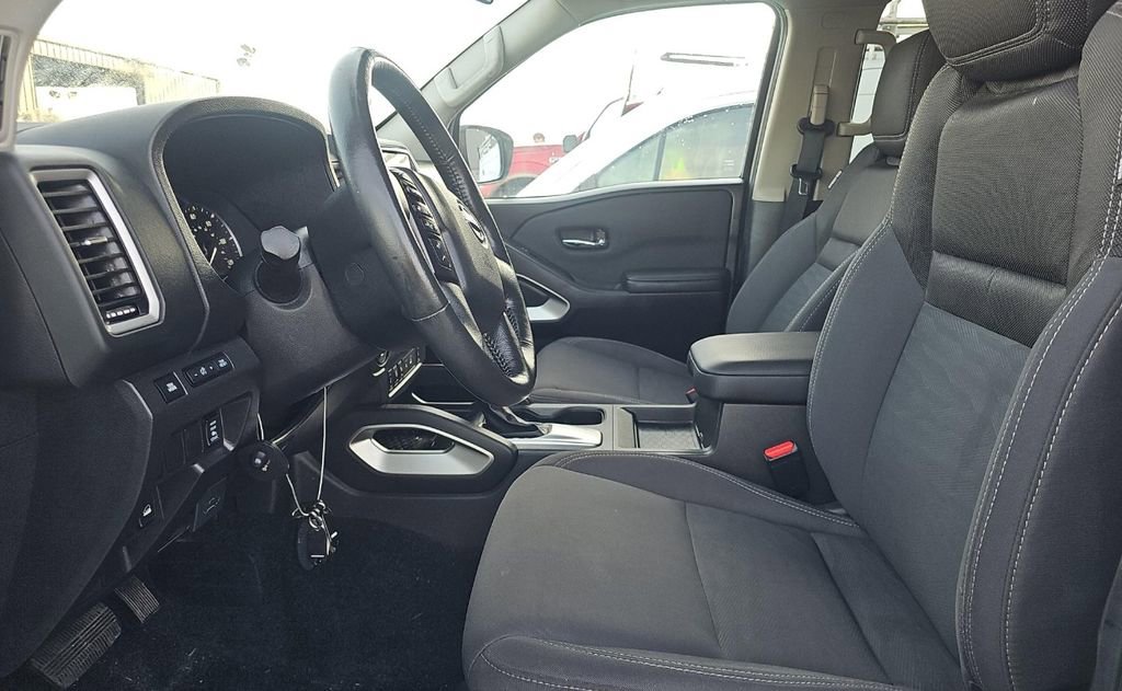 Used 2024 Nissan Frontier SV w/ SV Convenience Package image 34