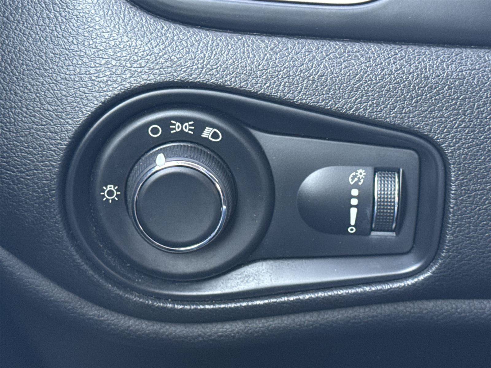 Used 2016 Jeep Renegade Sport w/ Power & Air Group AWD/4WD image 29