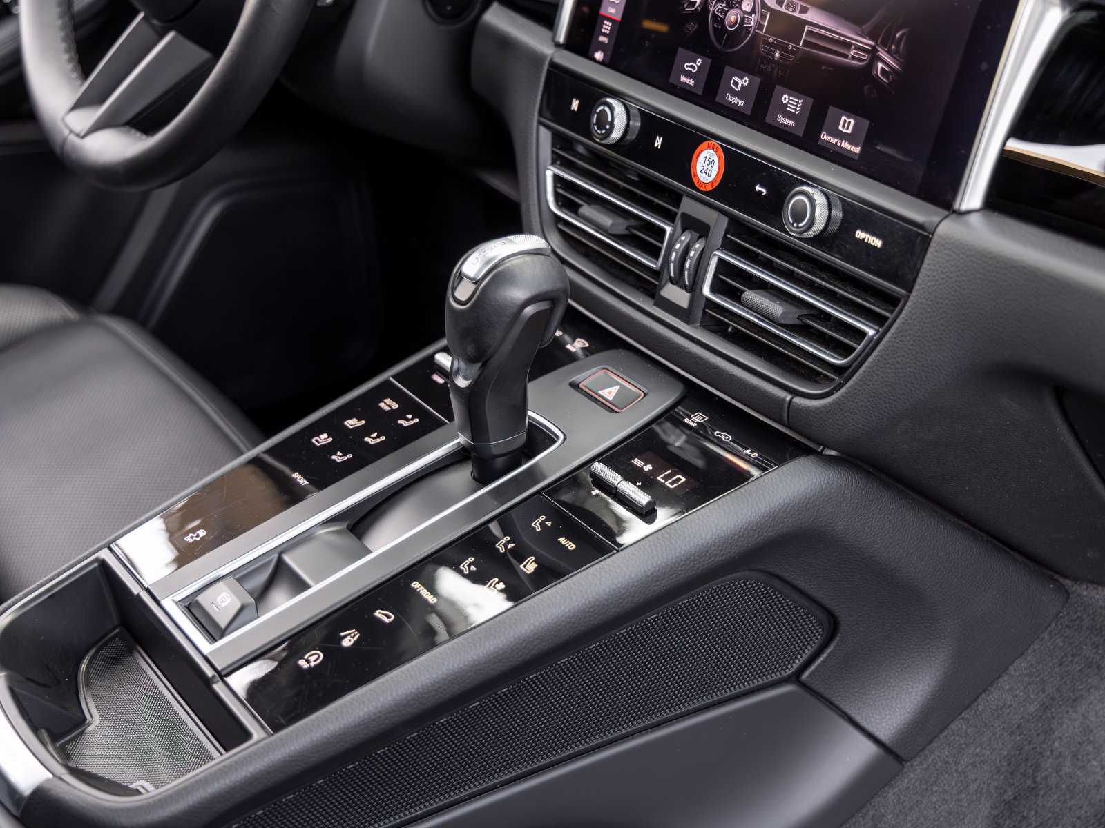 Certified 2023 Porsche Macan AWD/4WD image 61