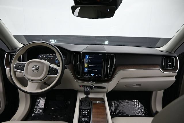 Used 2021 Volvo XC60 T5 Momentum w/ Premium Package AWD/4WD image 15