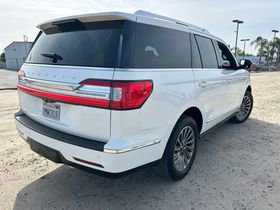 Used 2020 Lincoln Navigator 4WD image 2