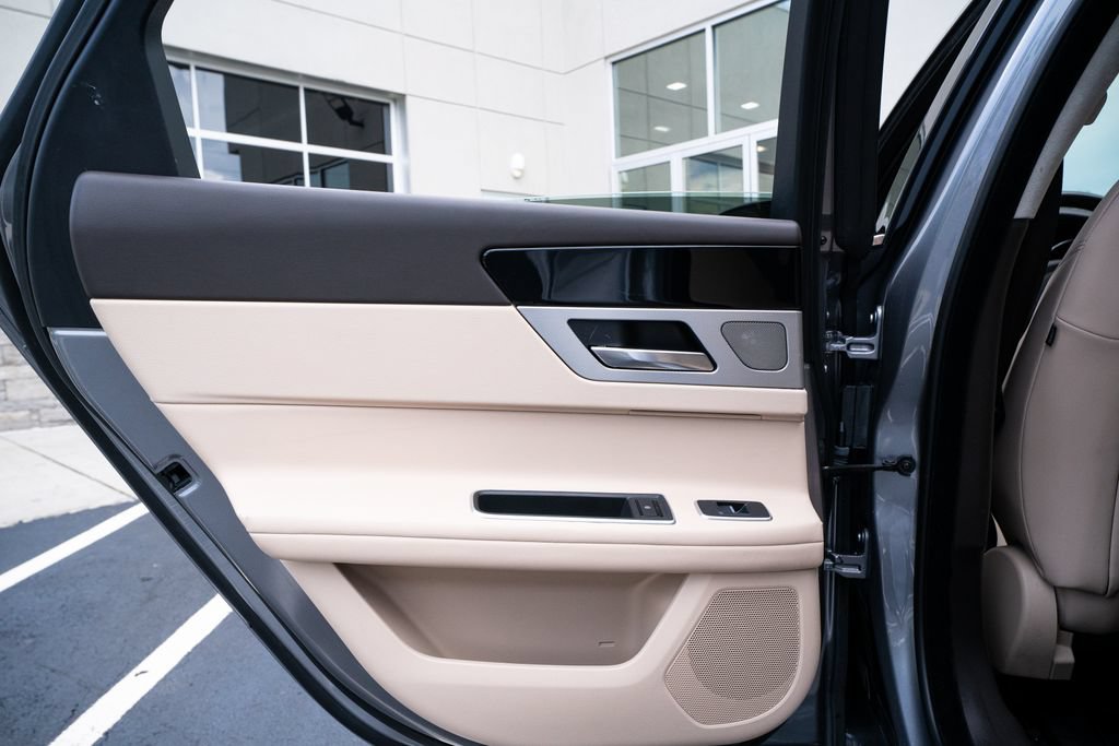 Used 2020 Jaguar XF Premium RWD image 41