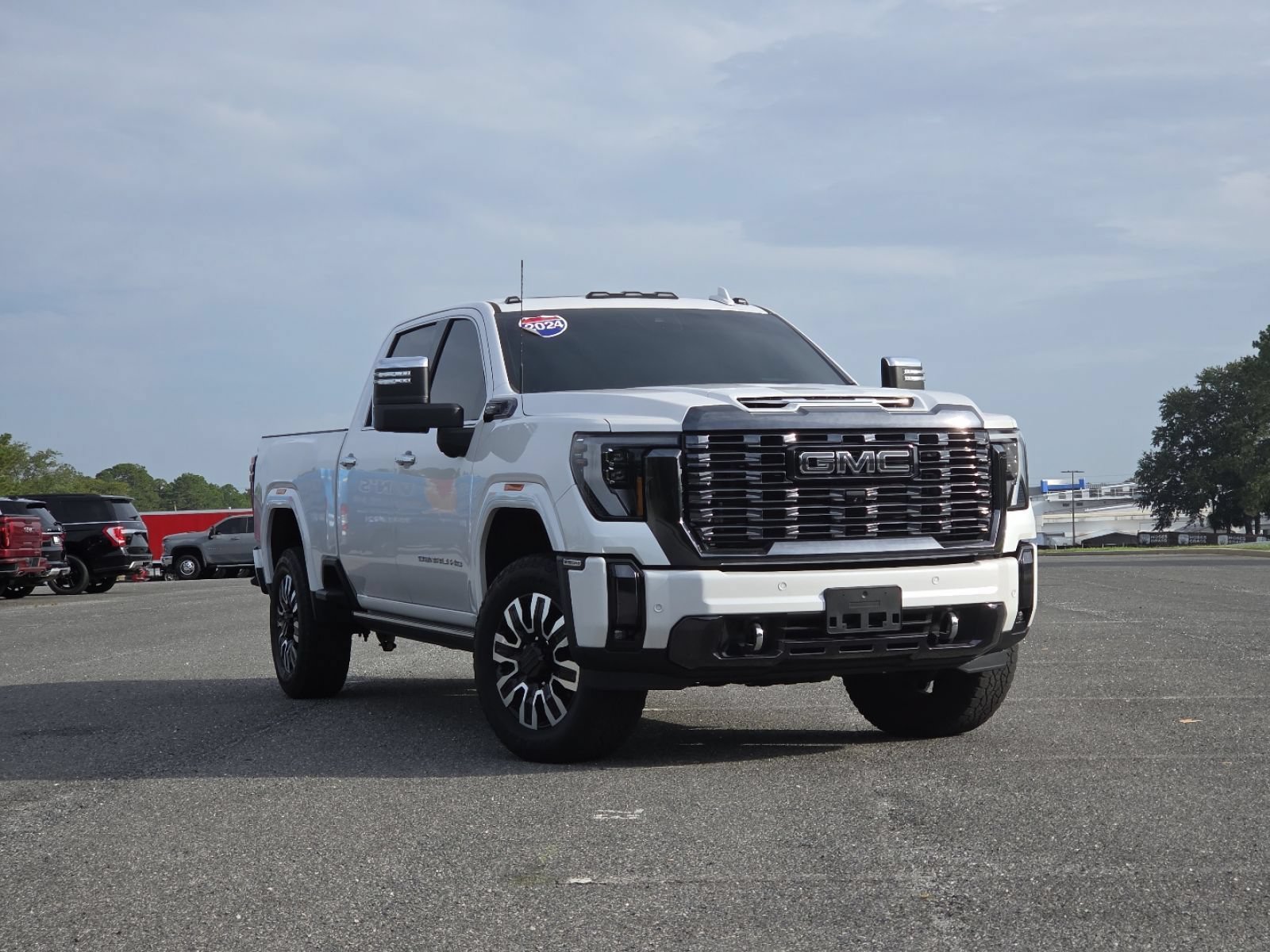Used 2024 GMC Sierra 2500 Denali Ultimate w/ Max Trailering Package AWD/4WD image 2