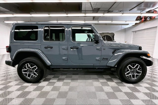 Used 2026 Jeep Wrangler Unlimited Sahara AWD/4WD image 15