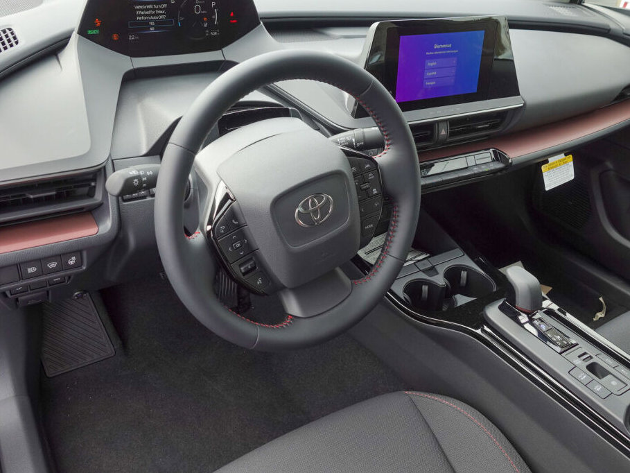New 2026 Toyota Prius Plug-In Hybrid FWD image 9