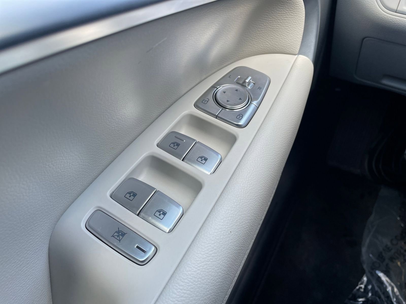 Used 2025 Genesis G70 2.5T image 18