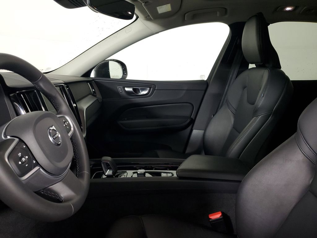 Used 2023 Volvo XC60 B5 Core w/ Climate Package image 24