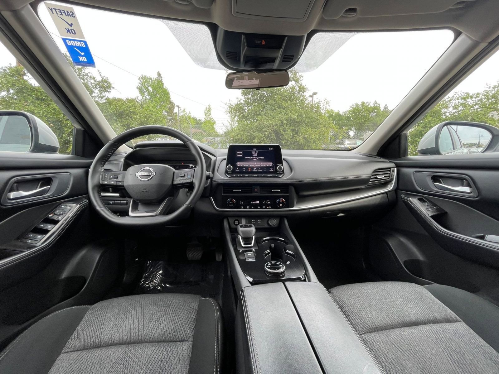 Used 2025 Nissan Rogue SV image 35