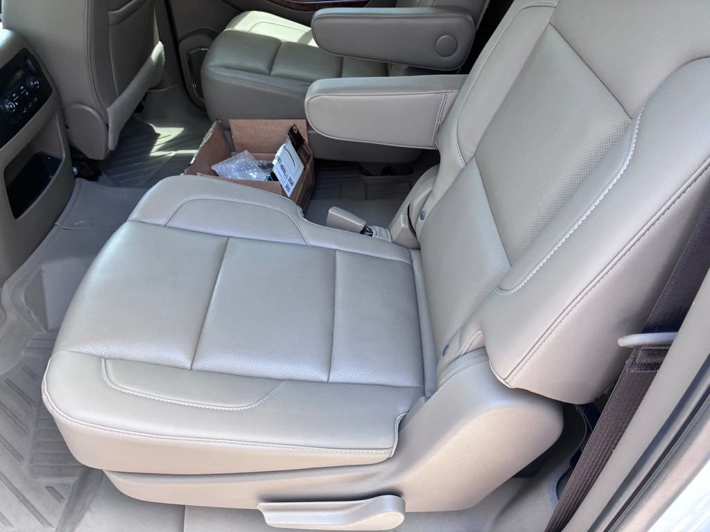Used 2020 Chevrolet Suburban Premier RWD image 17