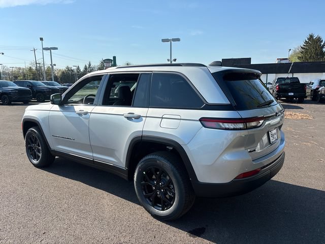 New 2026 Jeep Grand Cherokee Altitude AWD/4WD image 4