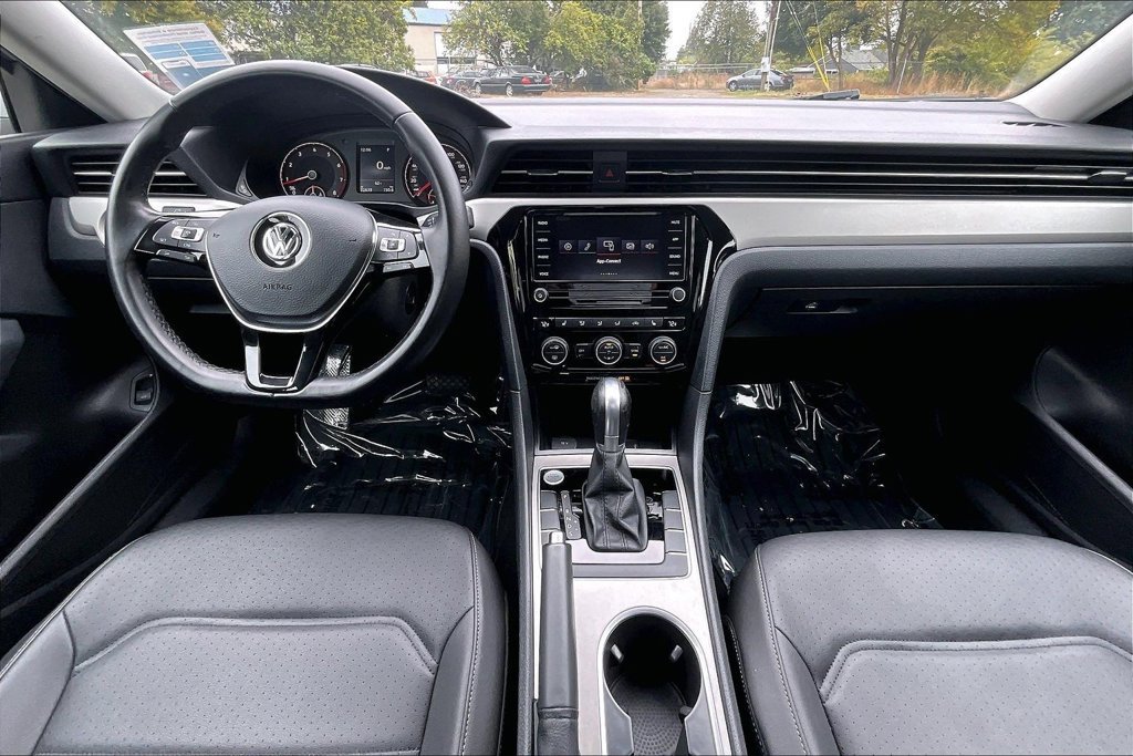 Used 2020 Volkswagen Passat 2.0T SE FWD image 16