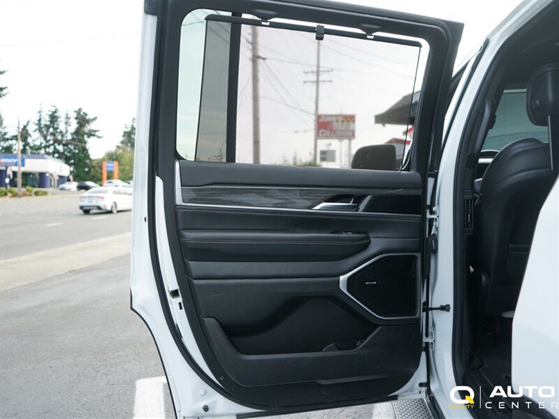 Used 2022 Jeep Wagoneer Series III w/ Convenience Group I AWD/4WD image 29