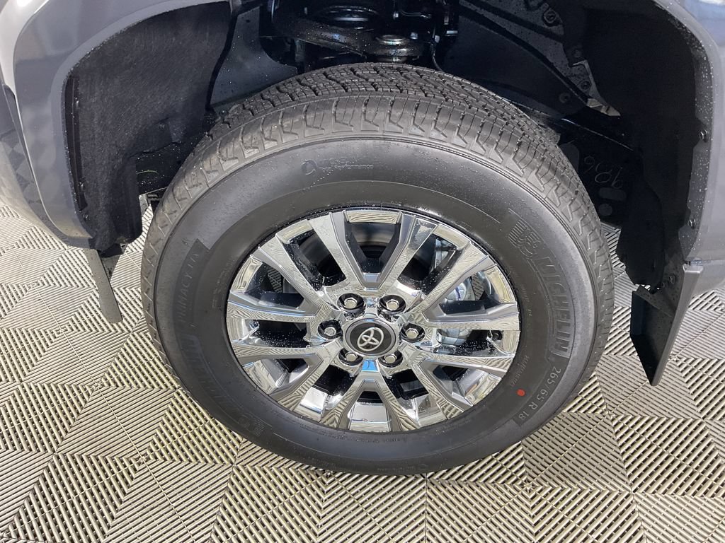 Used 2025 Toyota Tacoma Limited AWD/4WD image 5