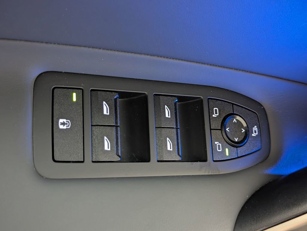 Used 2023 BMW iX xDrive50 w/ Convenience Package image 82