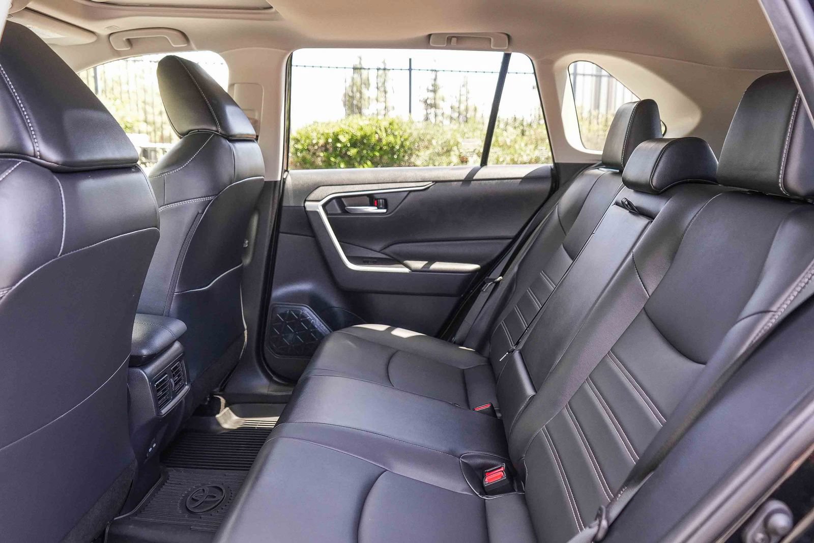 Certified 2023 Toyota RAV4 XLE Premium AWD/4WD image 23