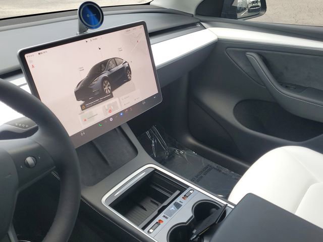 Used 2024 Tesla Model Y Long Range AWD/4WD image 22