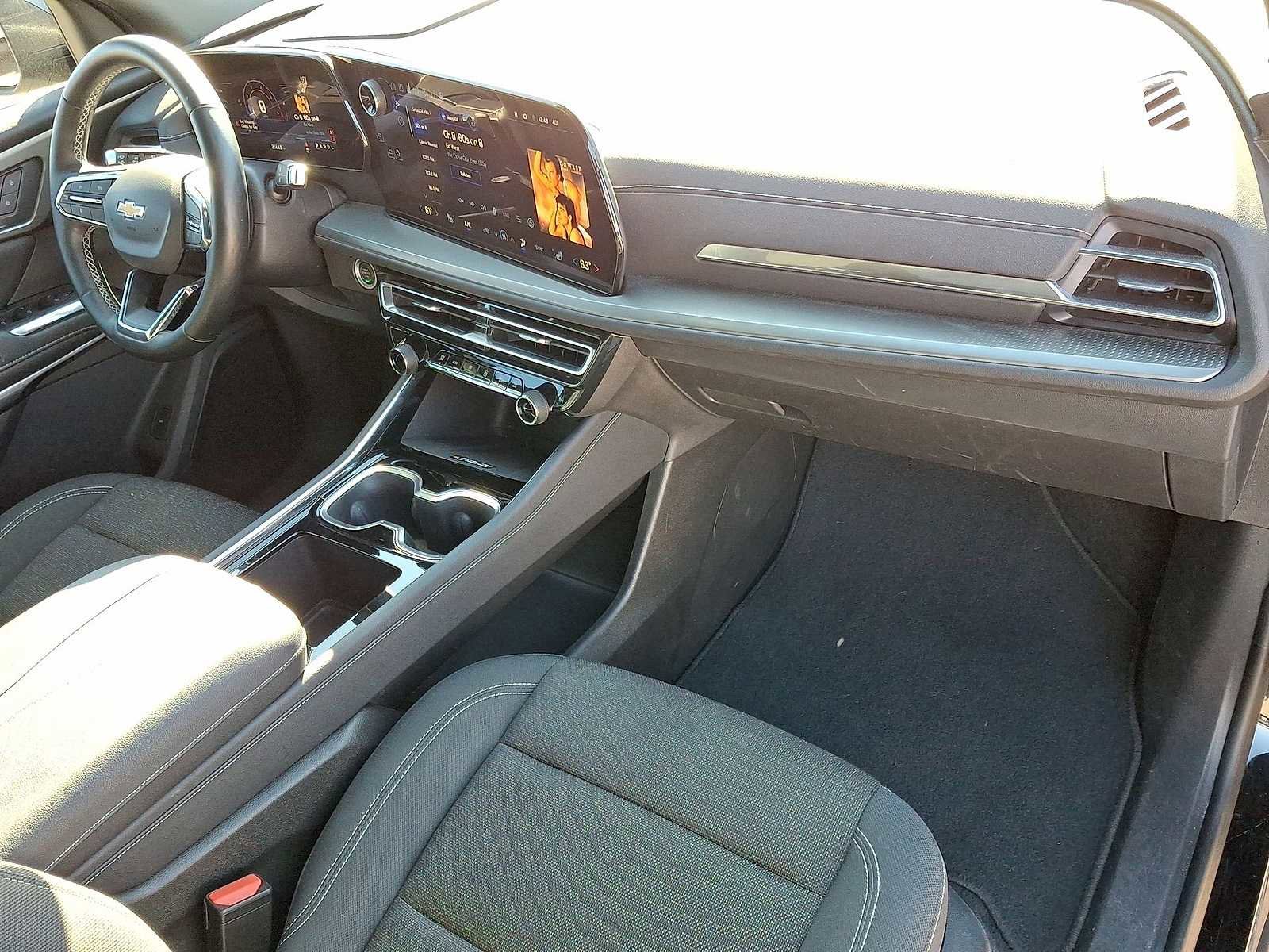 Used 2025 Chevrolet Traverse LT image 33