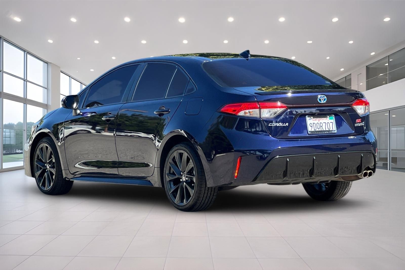 Used 2023 Toyota Corolla SE w/ SE Package FWD image 6