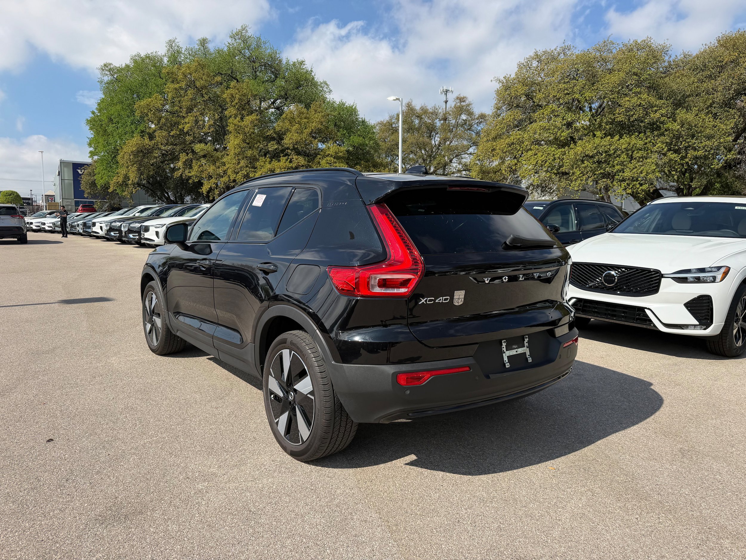 Certified 2024 Volvo XC40 B5 Core image 4