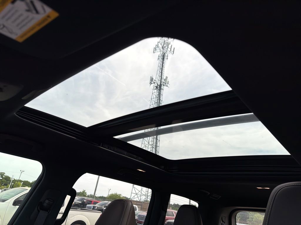 Used 2025 Nissan Armada Platinum Reserve image 25