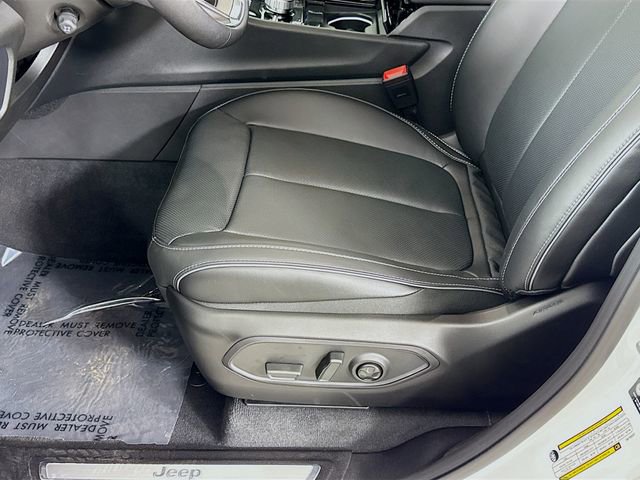 New 2025 Jeep Grand Cherokee L Overland w/ Trailer Tow Package image 19