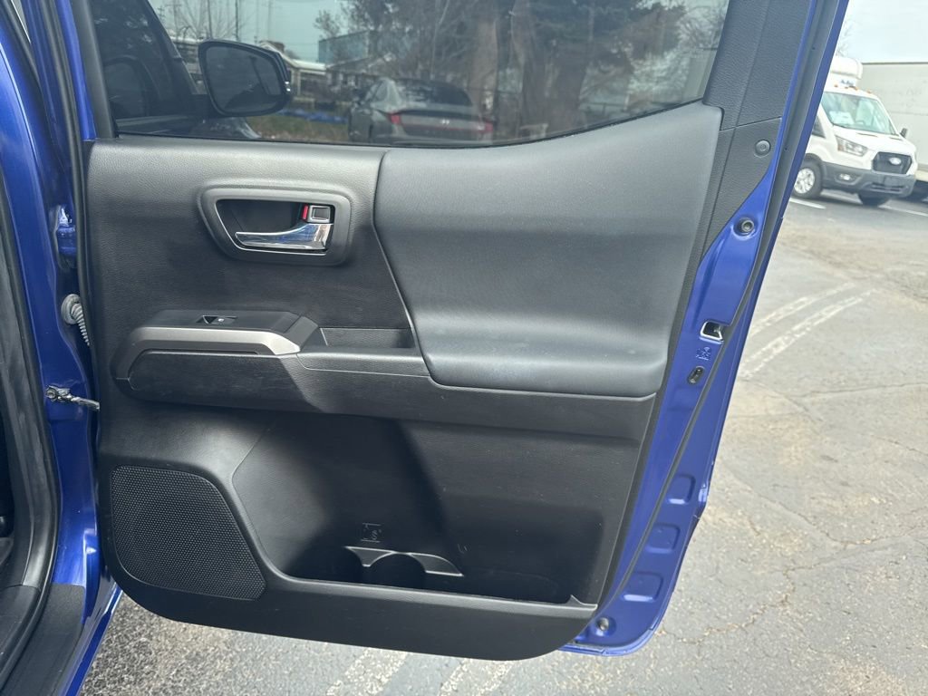 Used 2022 Toyota Tacoma TRD Sport w/ Technology Package image 36