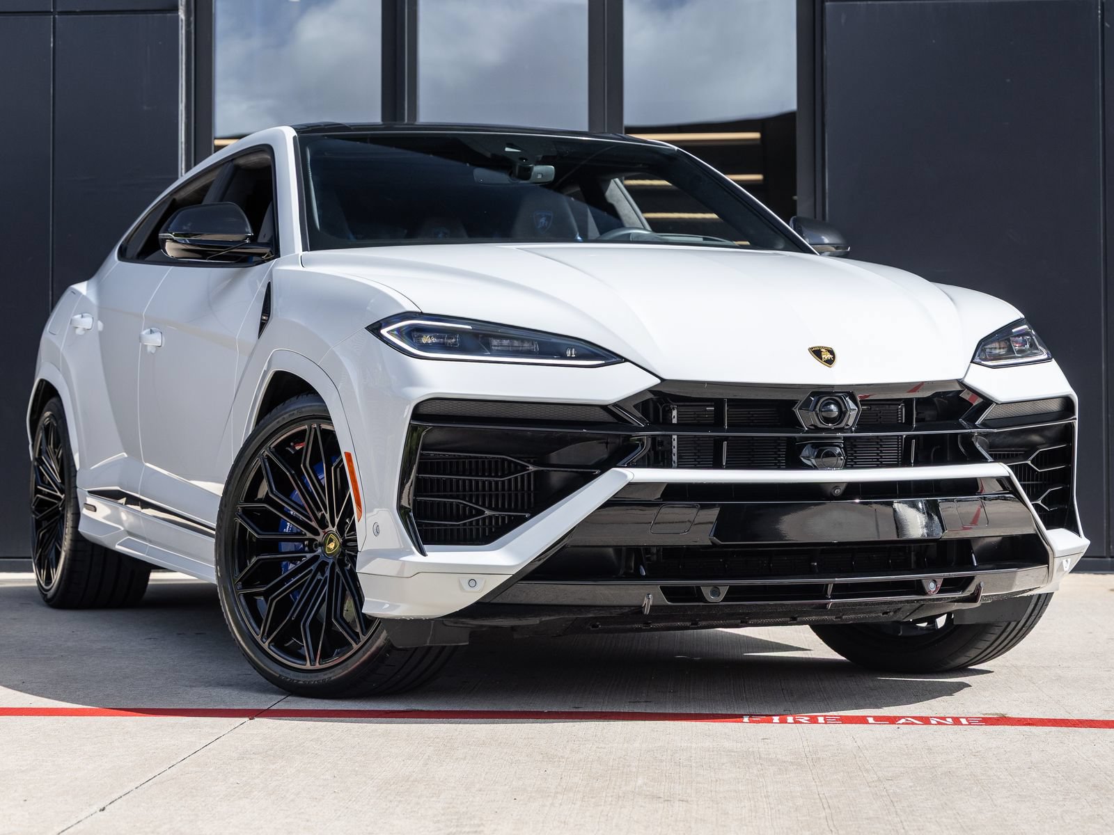 Used 2025 Lamborghini Urus S AWD/4WD image 2