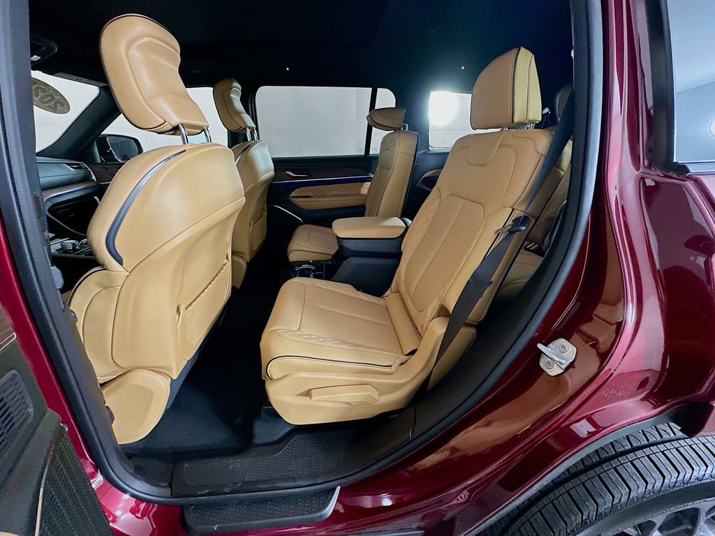 Certified 2025 Jeep Grand Cherokee L Summit w/ Obsidian Package image 37