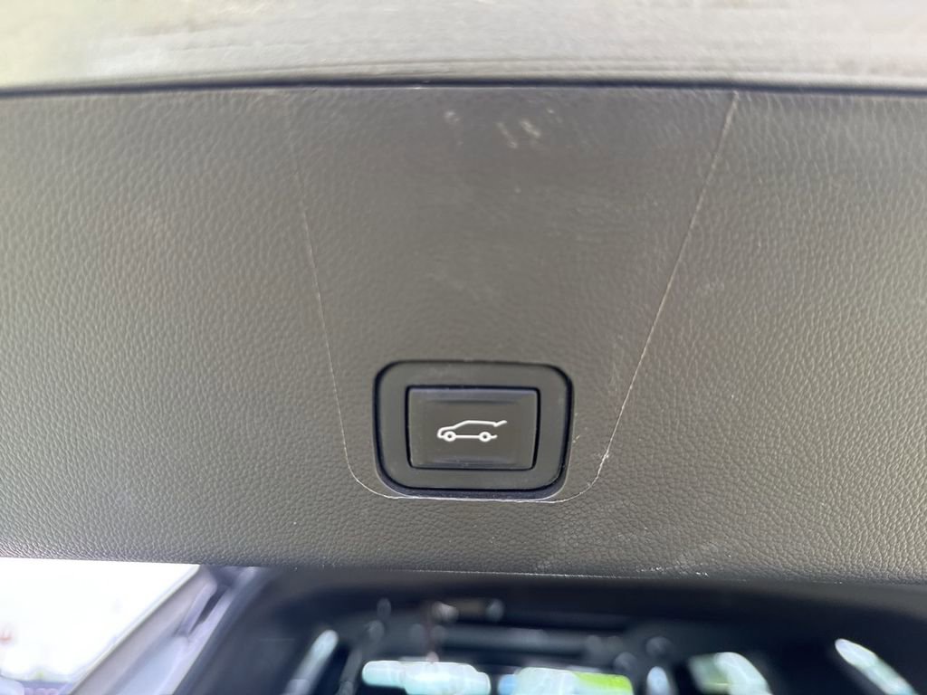 Used 2023 Chevrolet Traverse RS w/ LPO, Floor Liner Package AWD/4WD image 18