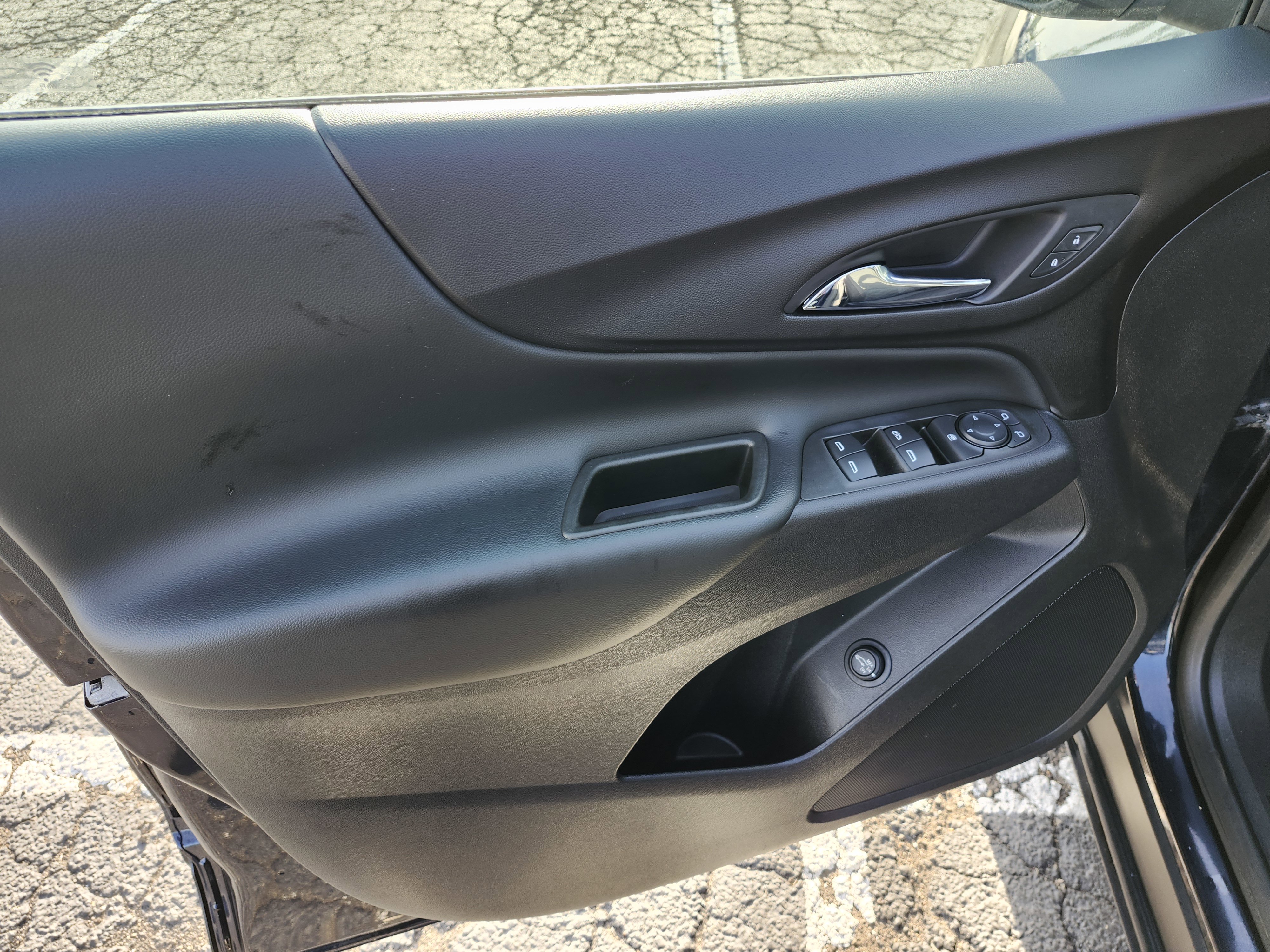 Used 2021 Chevrolet Equinox LT FWD image 27