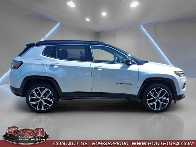 Used 2025 Jeep Compass Limited w/ Elite Group AWD/4WD image 2