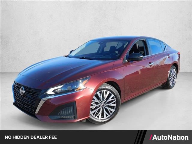 Used 2025 Nissan Altima 2.5 SV FWD image 1