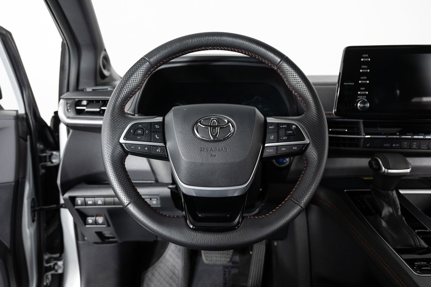 Used 2022 Toyota Sienna XSE image 33