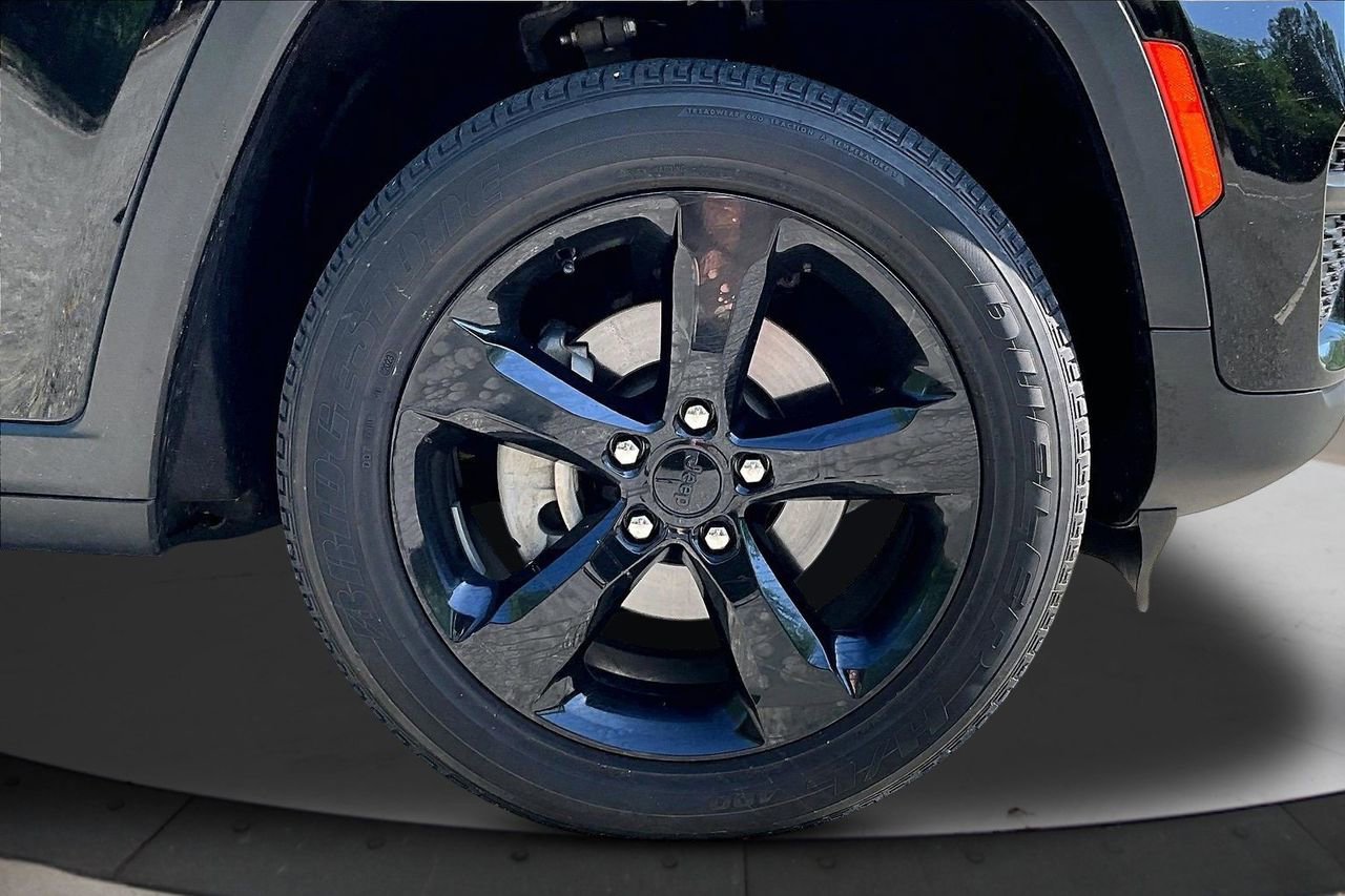 Used 2023 Jeep Grand Cherokee Altitude AWD/4WD image 34