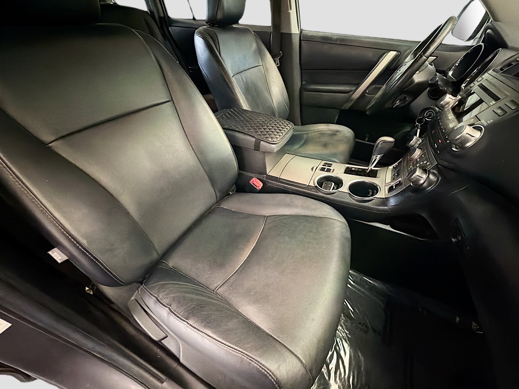 Used 2012 Toyota Highlander SE w/ Tow Pkg image 16