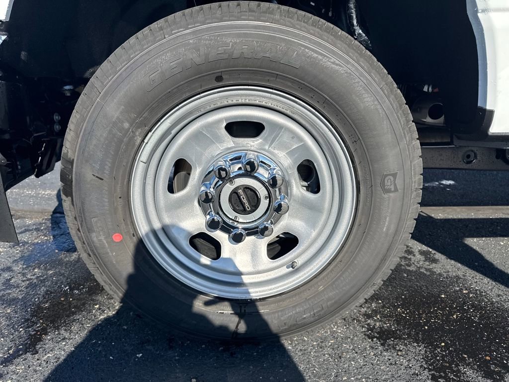 New 2026 Ford F350 XL w/ XL Chrome Package image 24
