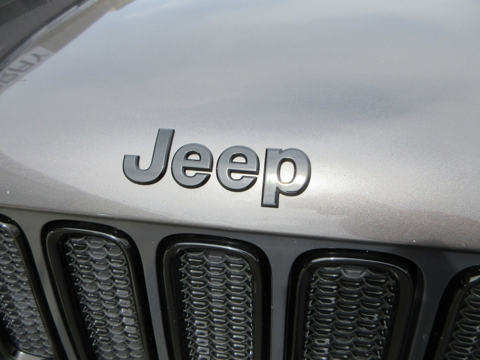 Used 2018 Jeep Renegade Altitude w/ UConnect 8.4 Nav Group FWD image 16