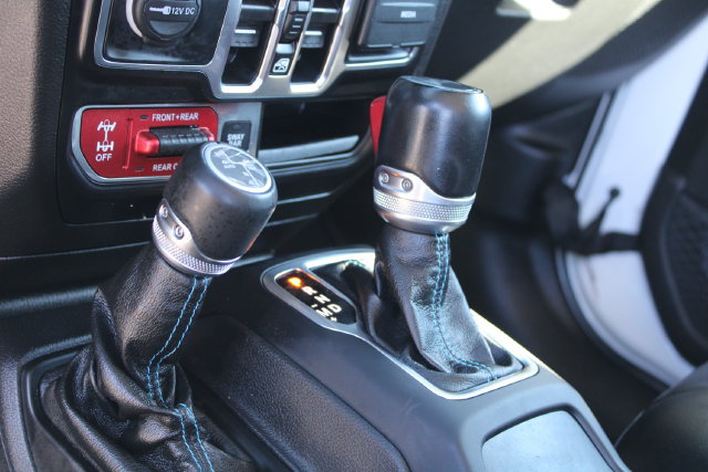 Used 2022 Jeep Wrangler Unlimited Rubicon 4xe AWD/4WD image 16
