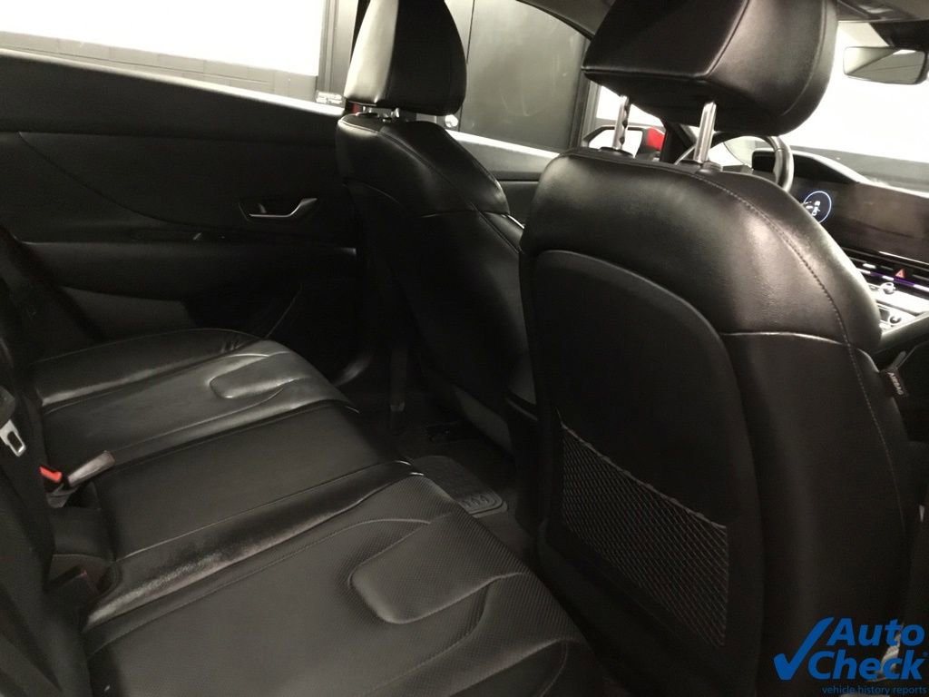 Used 2023 Hyundai Elantra Limited image 32