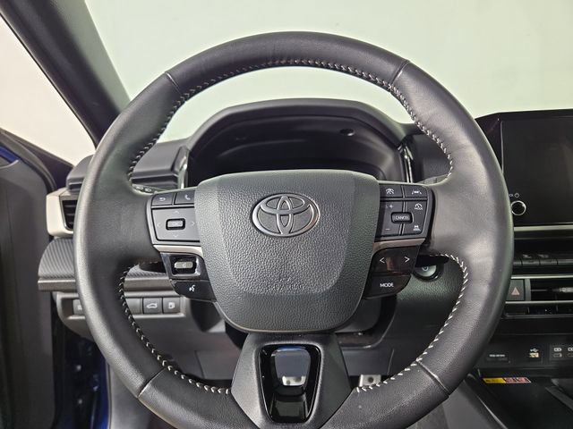 Used 2025 Toyota Camry SE image 21